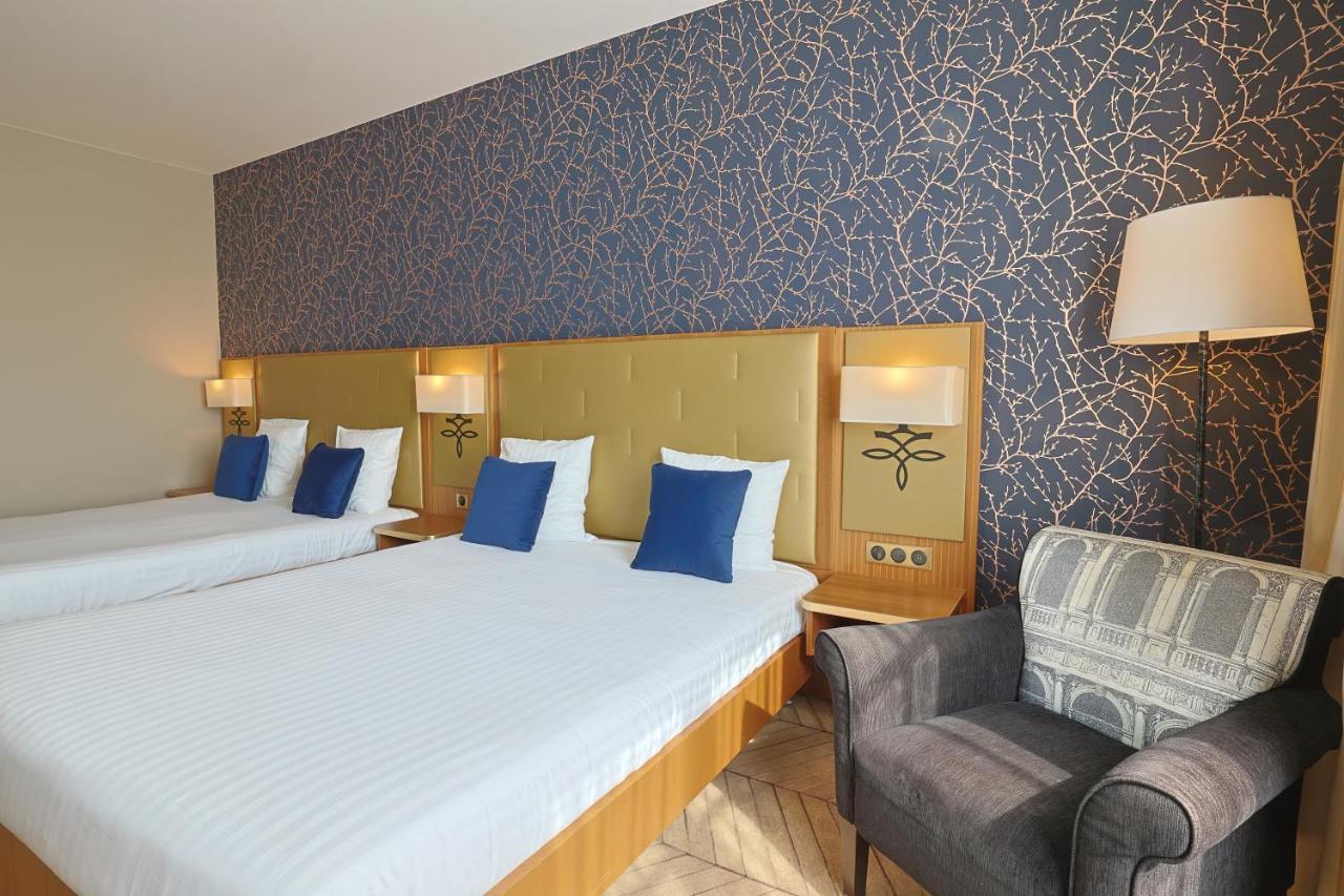 Dream Castle Hotel Marne La Vallee Magny-le-Hongre Esterno foto