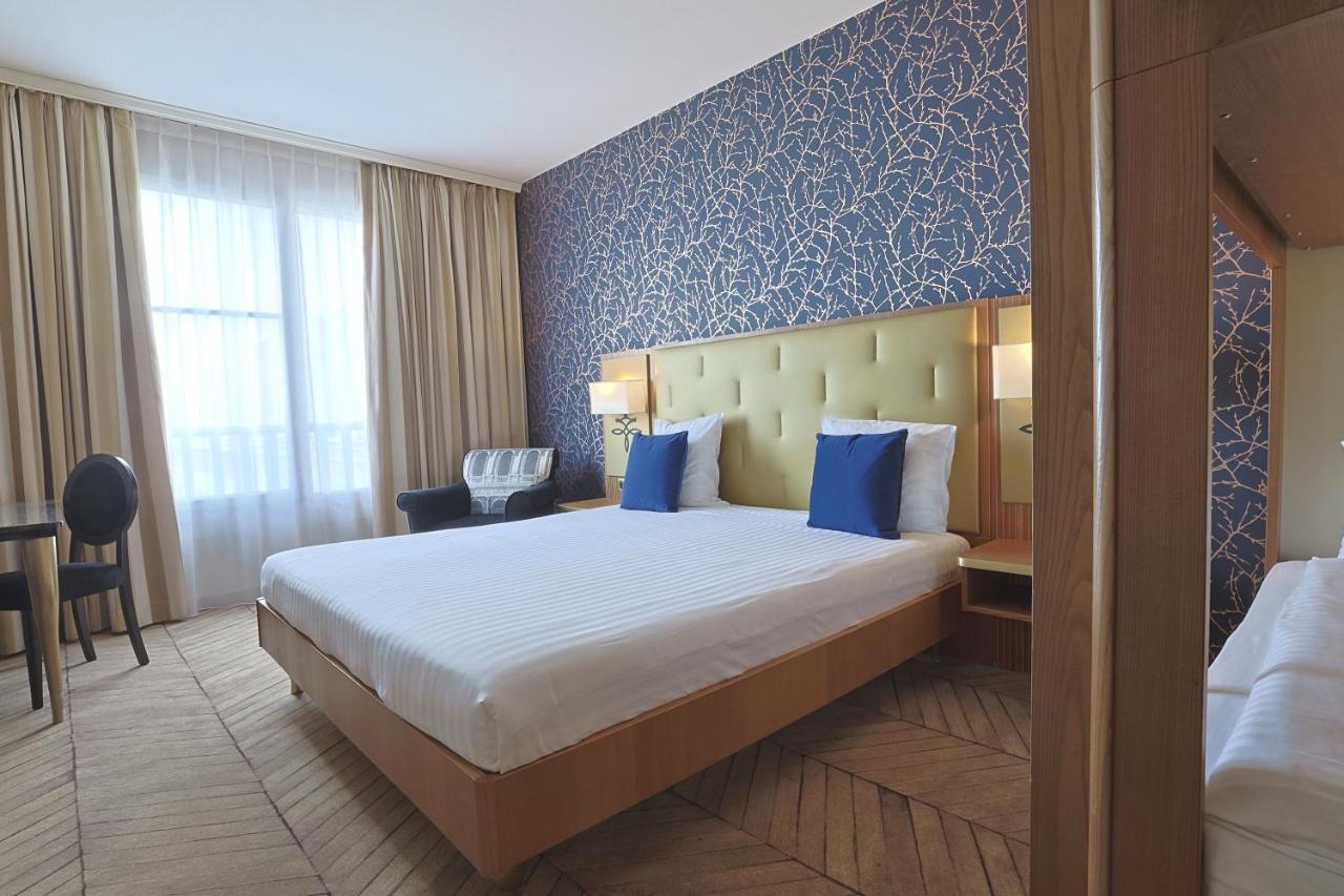 Dream Castle Hotel Marne La Vallee Magny-le-Hongre Esterno foto